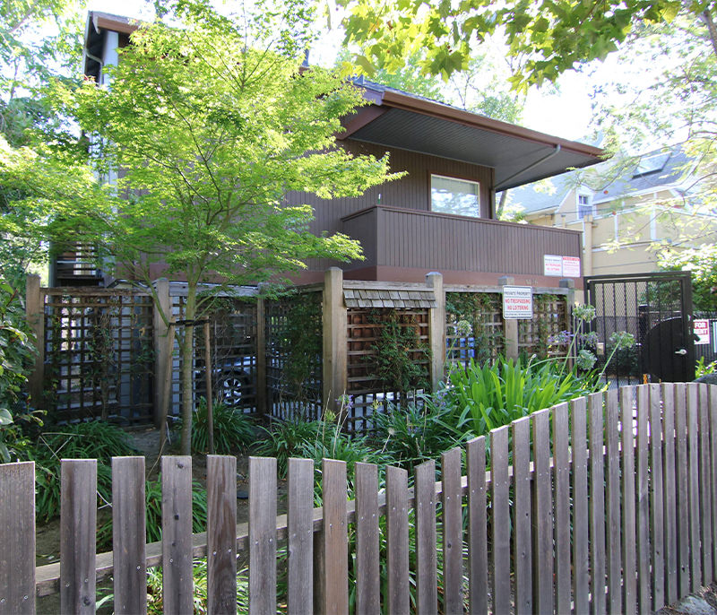 1476 Lincoln Garden and Building